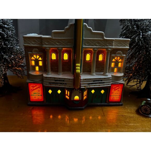 Dept 56 Paramount Theater Building Snow Village - Picture 4 of 11